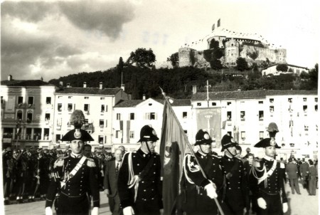 Ingresso a Gorizia delle avanguardie motociclistiche dei Carabinieri, 16 settembre 1947 G5.4 Picchetto d'onore al gonfalone  di Gorizia insignito della Medaglia d'oro al valor militare, 6 giugno 1949